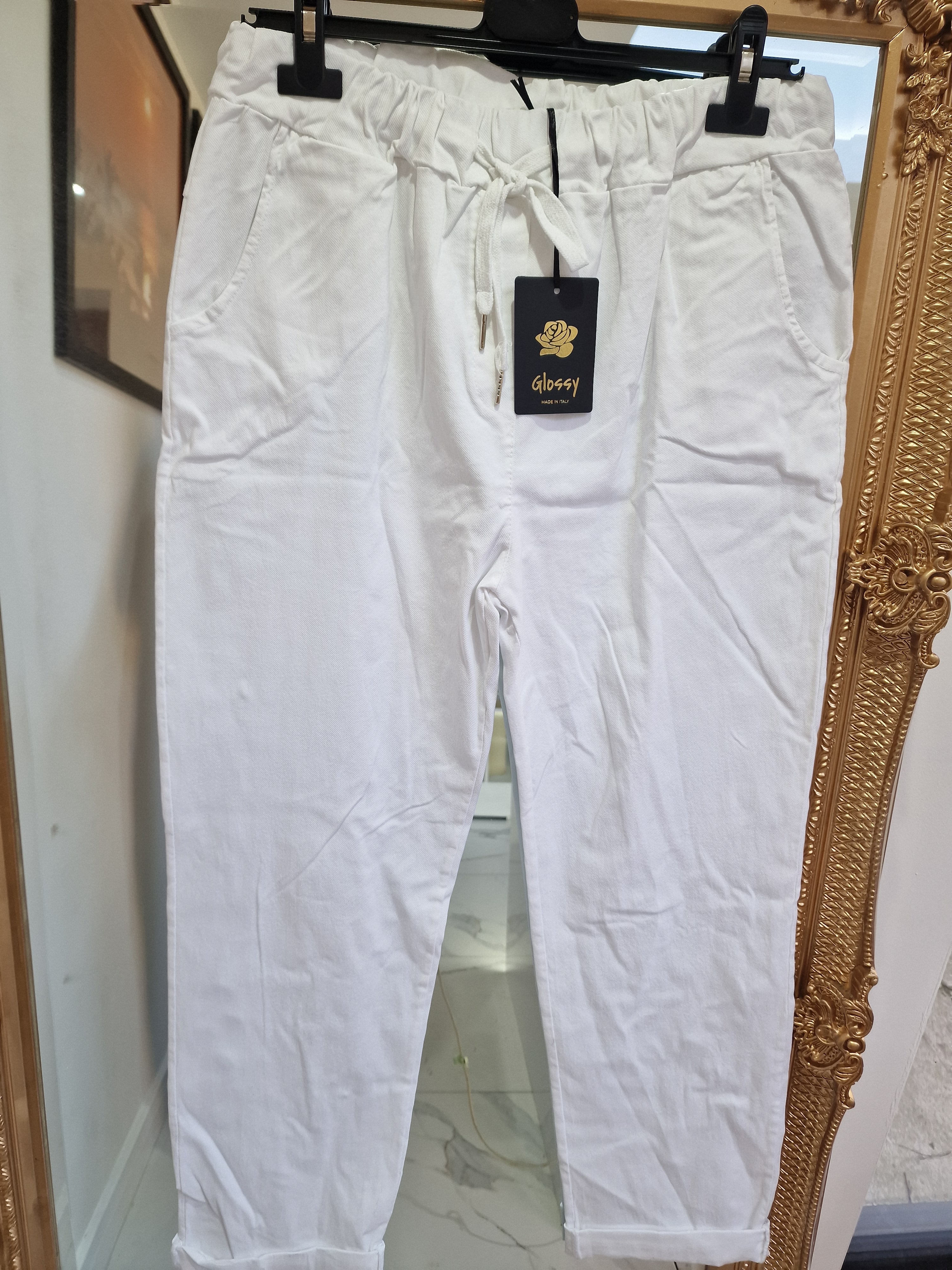Stretch fit fitted trousers.